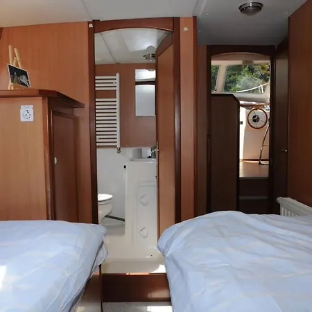 Bootszeit Ботель *