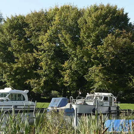 Ботель Bootszeit Lubz